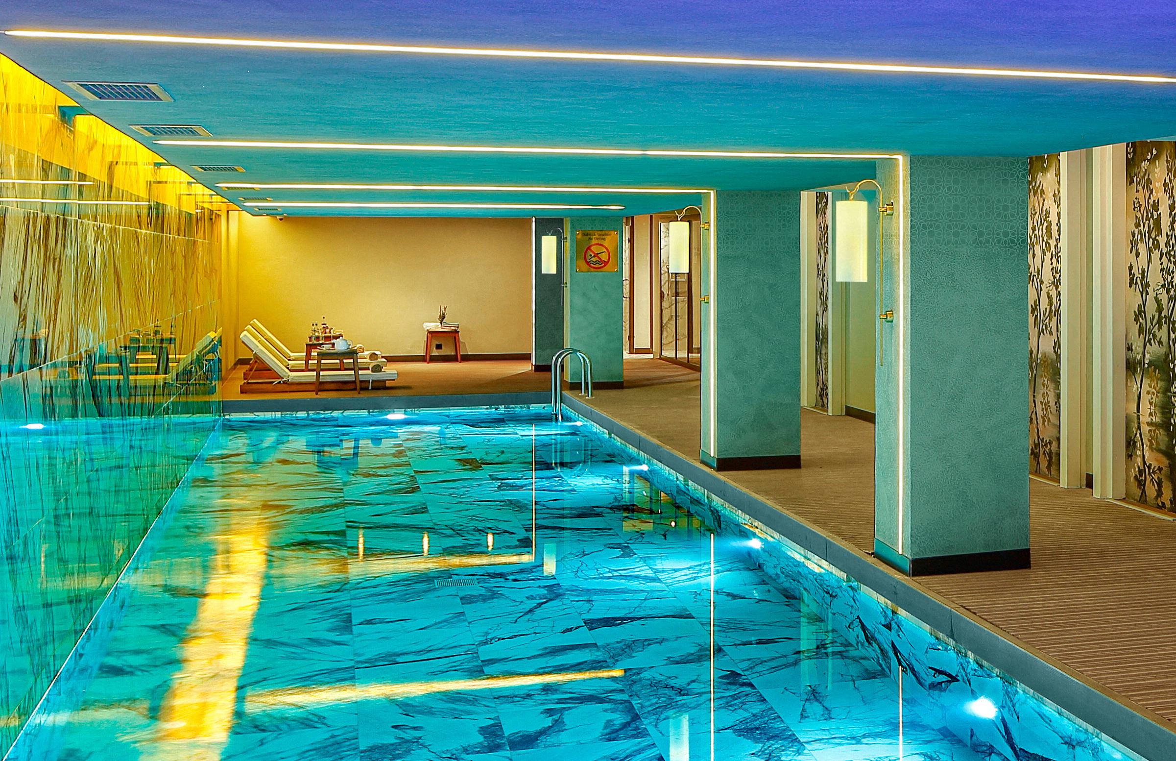 Wanda Vista Istanbul Hotel Exterior foto The swimming pool at the Mandarin Oriental, Munich
