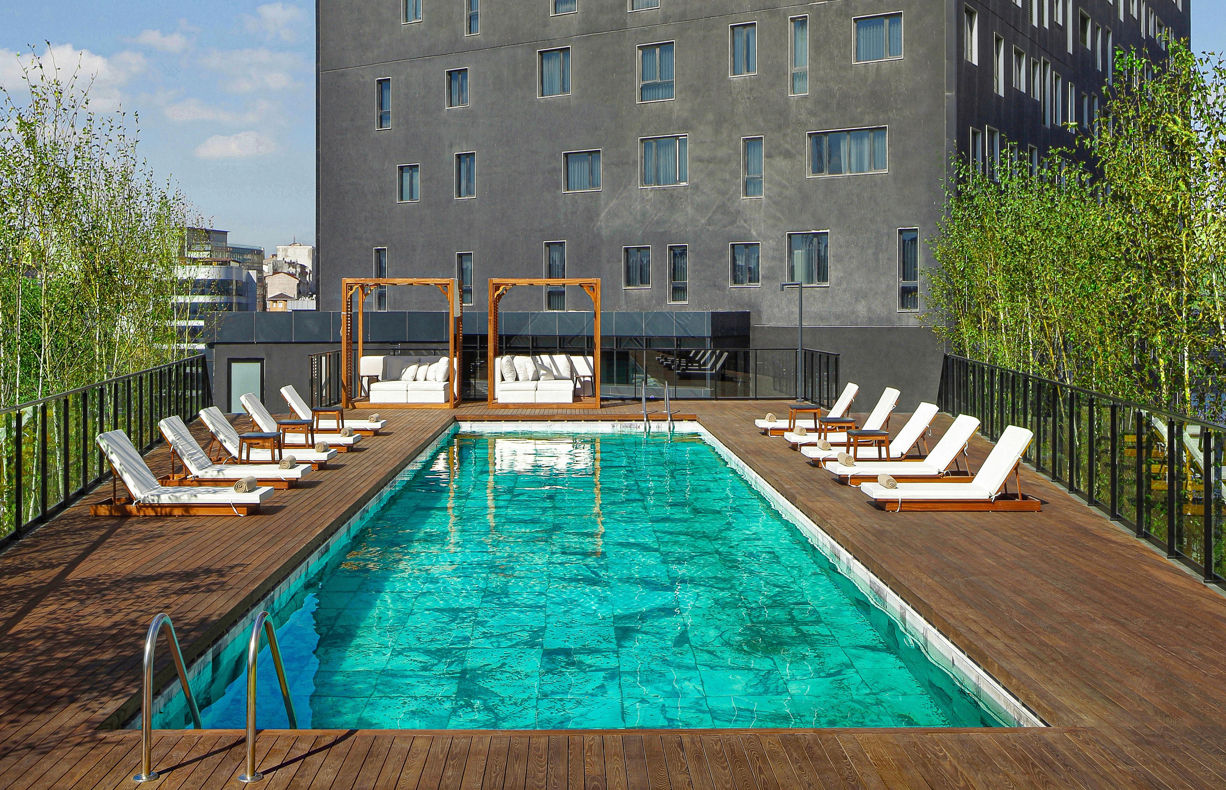 Wanda Vista Istanbul Hotel Exterior foto The hotel's rooftop pool