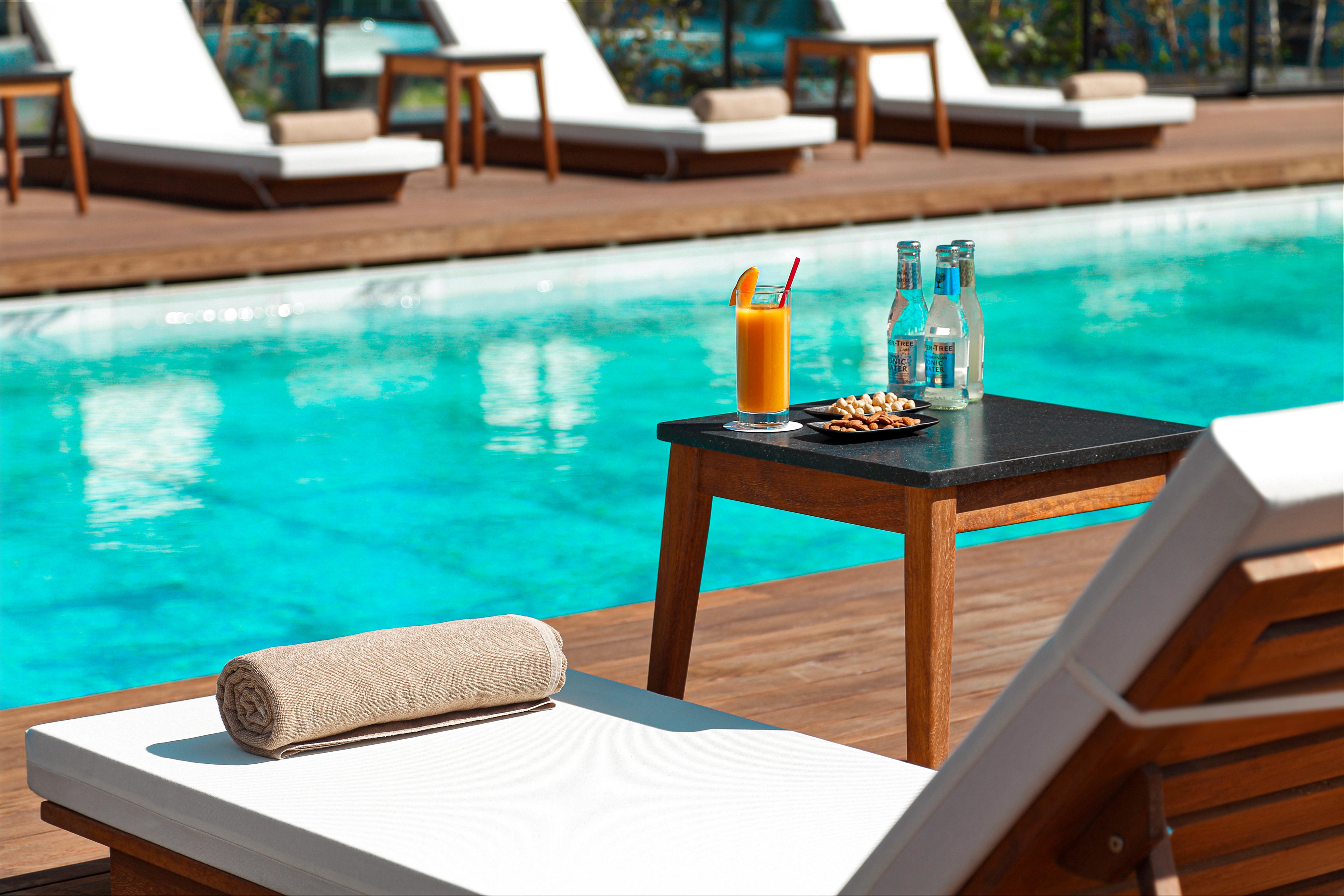Wanda Vista Istanbul Hotel Exterior foto Pool at the hotel