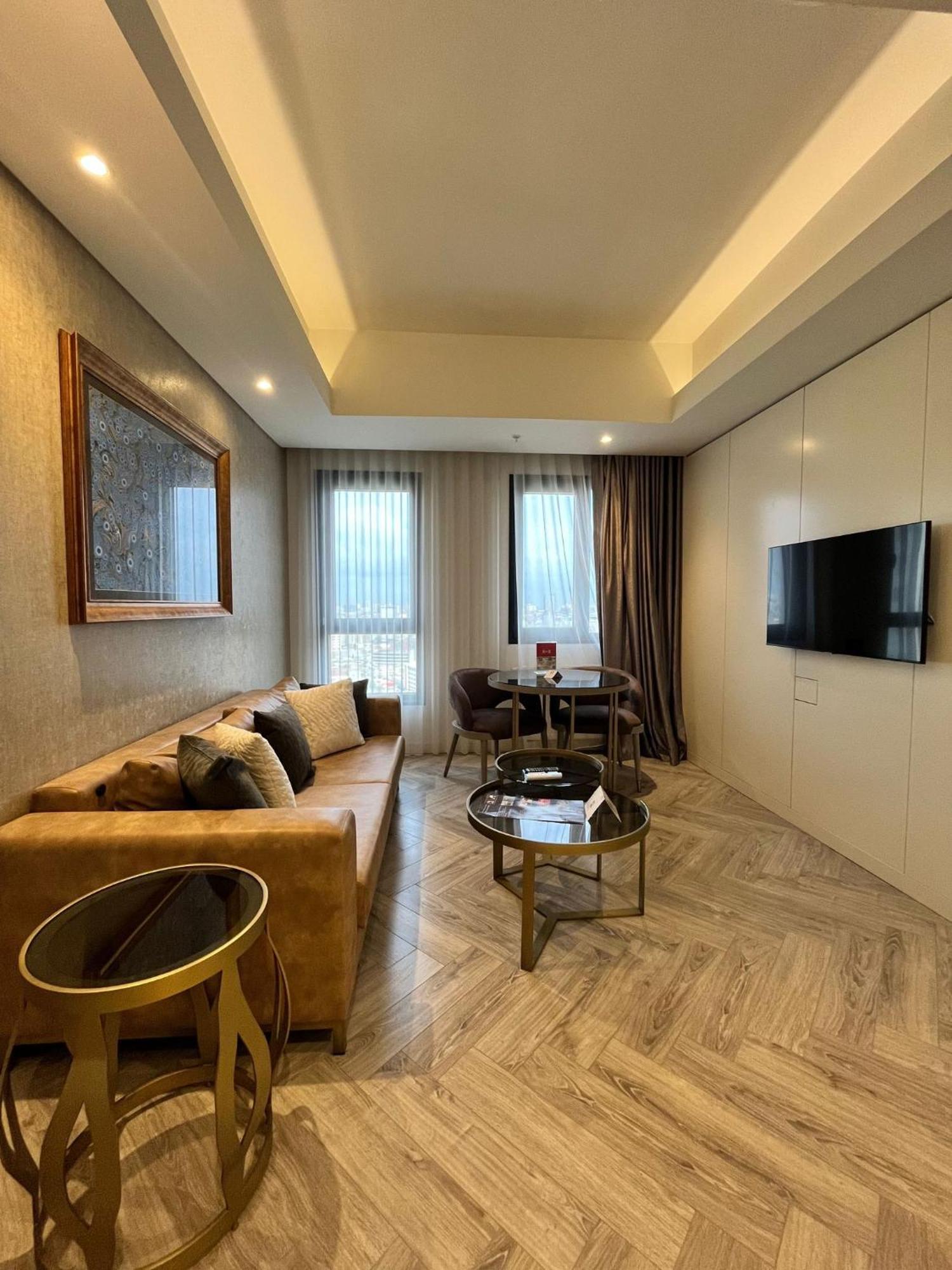 Wanda Vista Istanbul Hotel Exterior foto A living room in a 1-bedroom apartment at The Ritz-Carlton, Chengdu